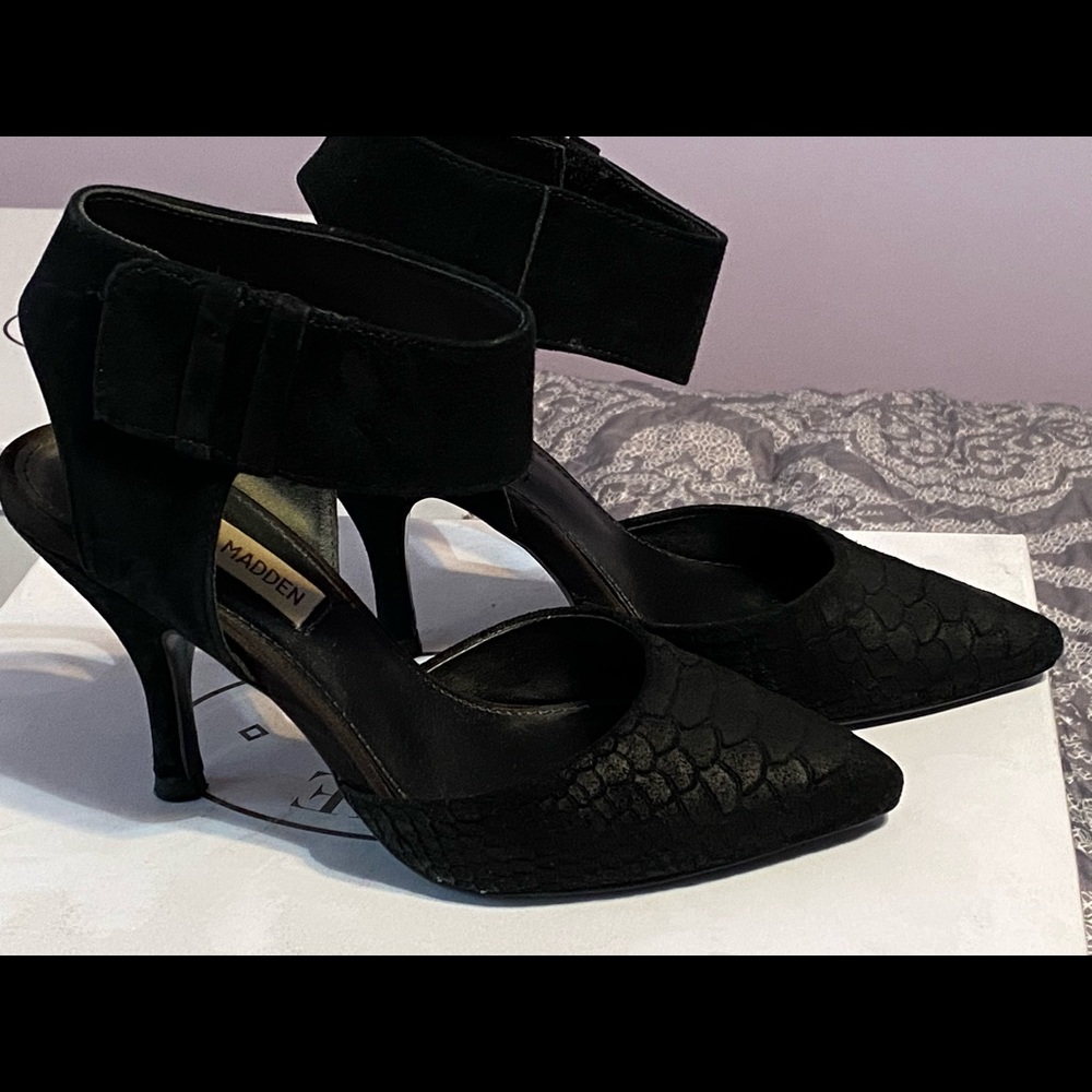 Steve Madden pointy toe pumps.